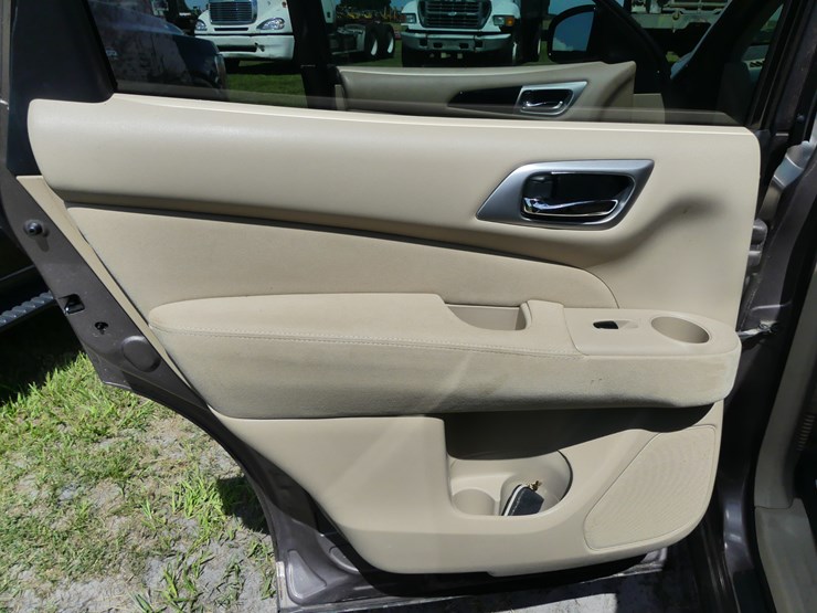 2014-nissan-pathfinder-image-13