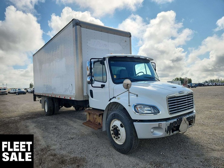 2015-freightliner-m2-106-image-26