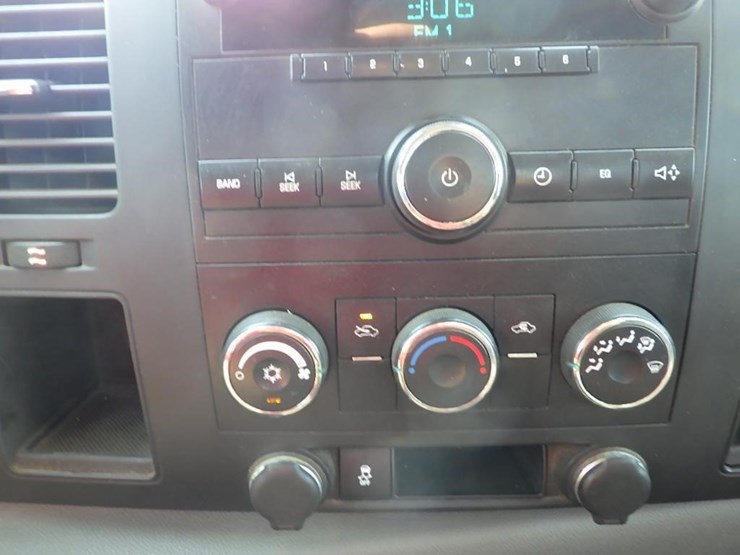 2013-chevrolet-2500-image-29