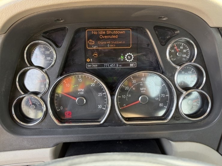 2020-peterbilt-579-image-33