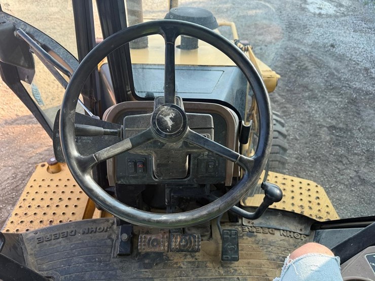 2024-deere-310e-image-28