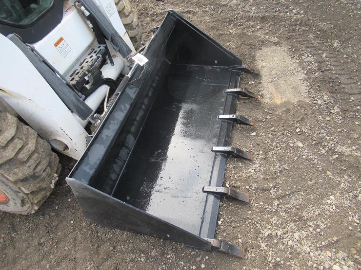 wildcat-68"-skid-steer-tooth-bucket-image-4