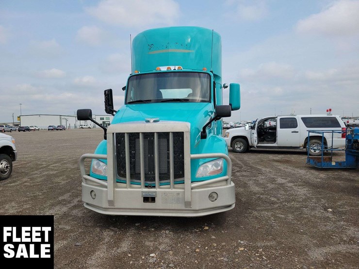 2018-peterbilt-579-image-3