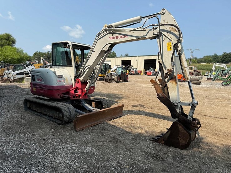 2018-takeuchi-tb260-image-6