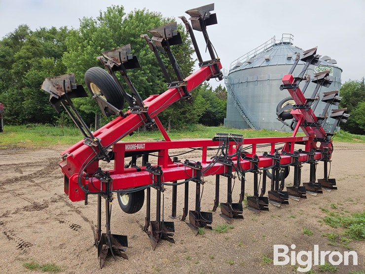 moore-built/hawkins-937-16r30-ditcher/hiller-w/liquid-fertilizer-image-7