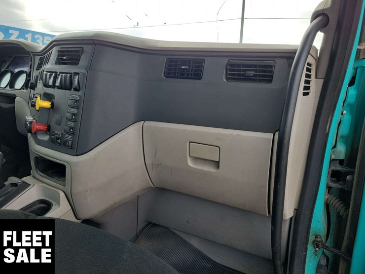2018-peterbilt-579-image-32