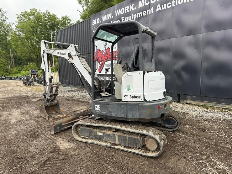2011-bobcat-e35-image-2