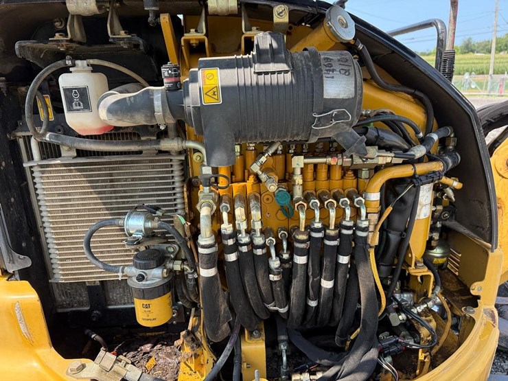 caterpillar-305-image-14