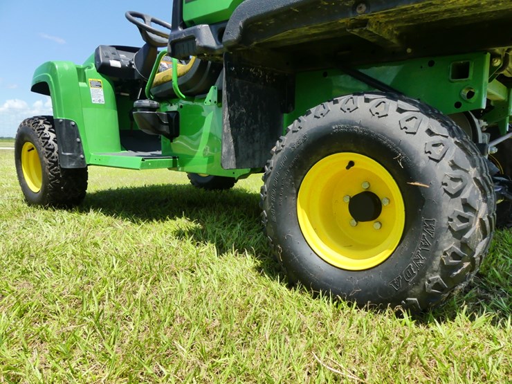 2024-john-deere-gator-image-5