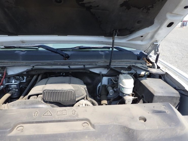 2013-chevrolet-2500-image-23