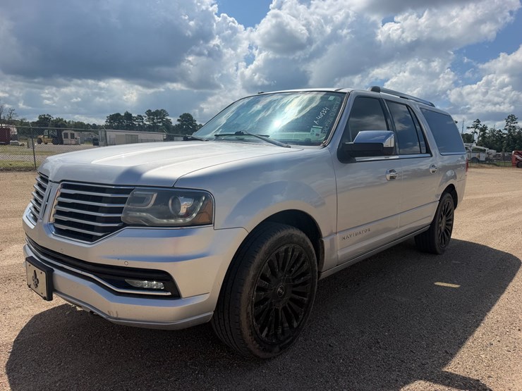 2015-lincoln-navigator-image-2