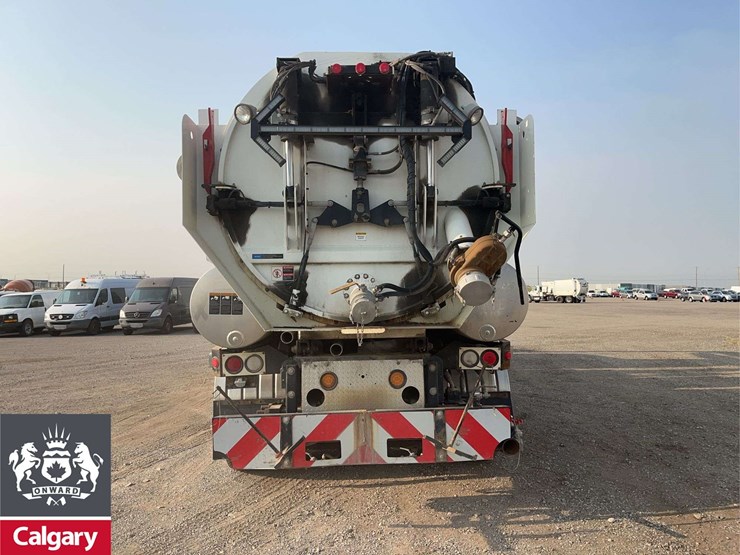 international-workstar-7500-image-7