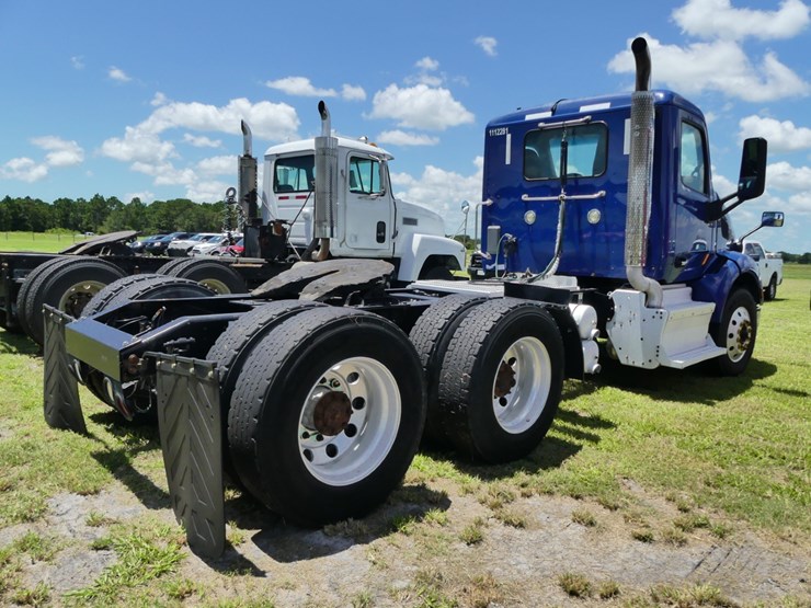 2017-peterbilt-579-image-3