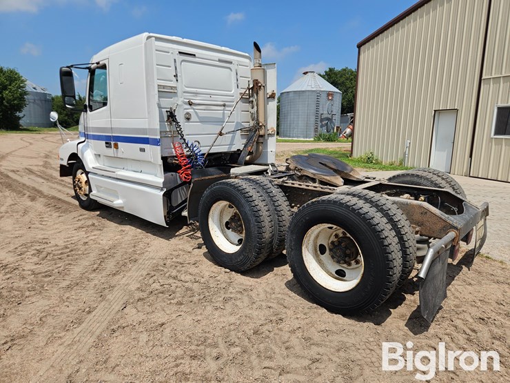 1999-volvo-vnl64t-t/a-truck-tractor-image-7