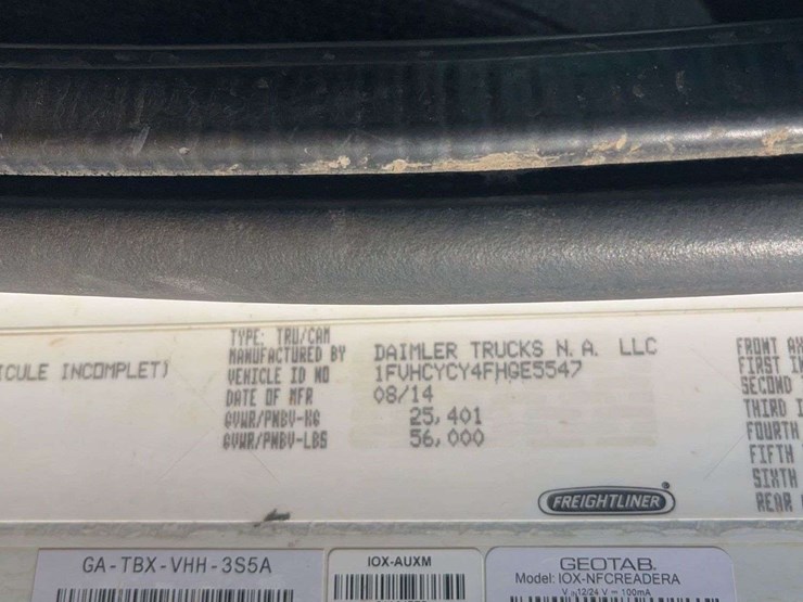 2015-freightliner-m2-106-image-25