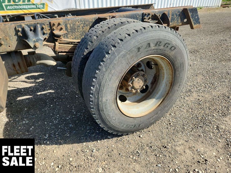1998-gmc-t7500-image-11