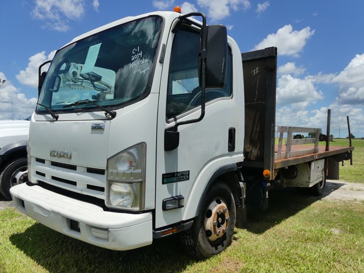 2014-isuzu-npr-image-1