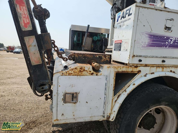 2000-freightliner-fl70-image-40