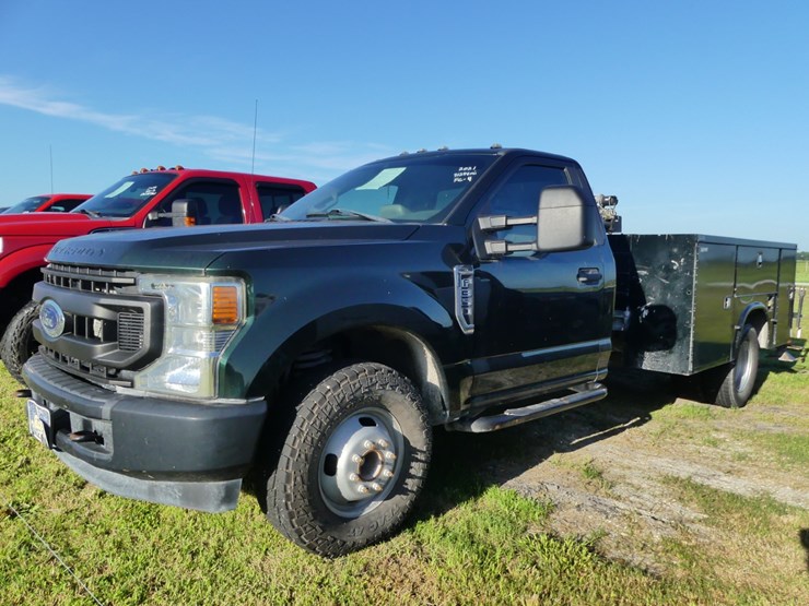 2021-ford-f350-xl-image-1