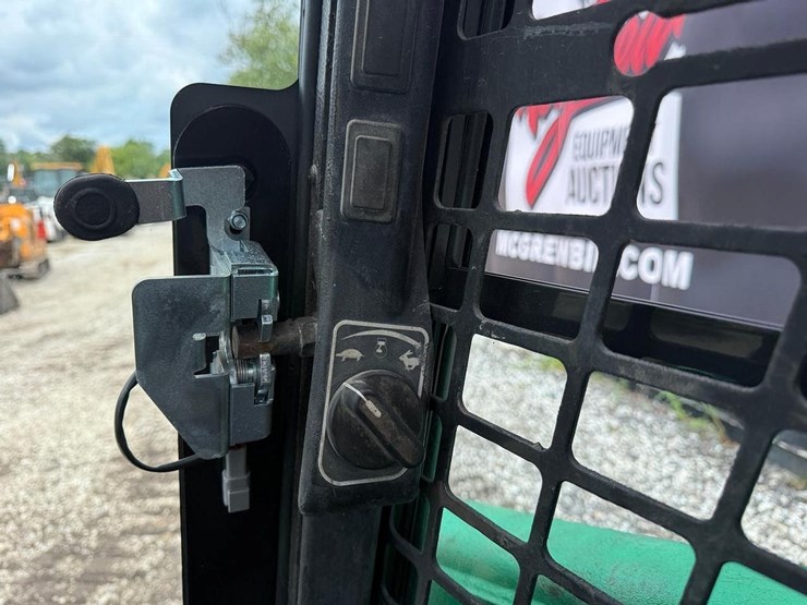 2017-bobcat-t740-image-21