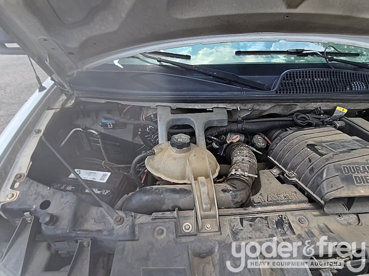 2010-chevrolet-3500-image-13