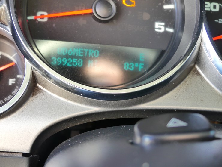 2011-chevrolet-3500hd-image-16