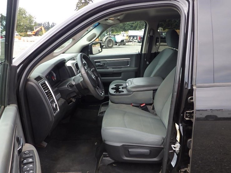 2017-dodge-2500-image-25