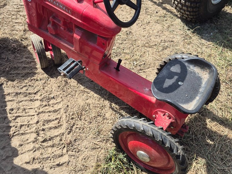 #93-•-farmall-super-m-pedal-tractor-image-3