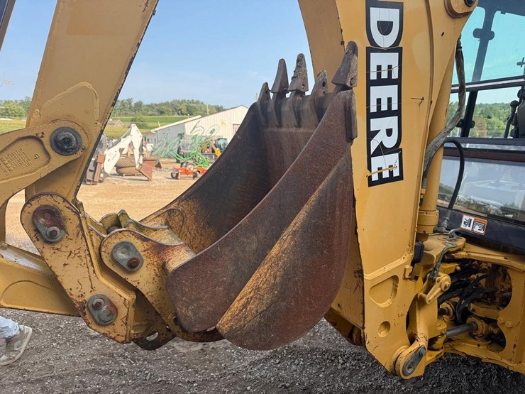 2024-deere-310e-image-17