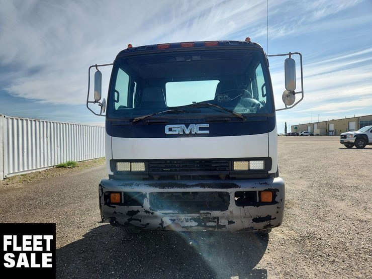 1998-gmc-t7500-image-8