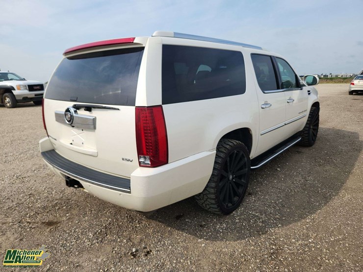 cadillac-escalade-esv-image-4