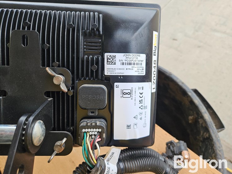 2023-john-deere-g5-plus-universal-display-image-12
