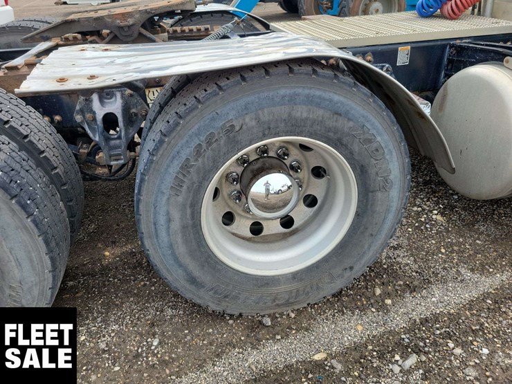 2018-peterbilt-579-image-14