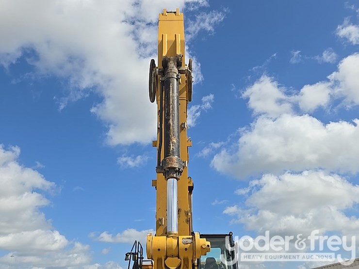 2019-caterpillar-336-image-28