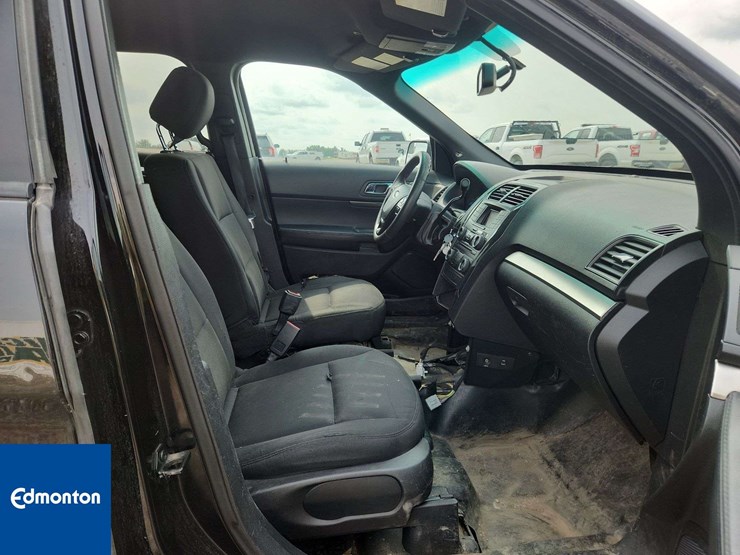 2016-ford-explorer-image-28