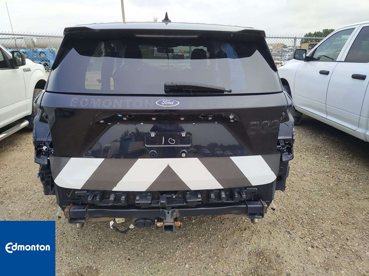 2020-ford-explorer-image-18