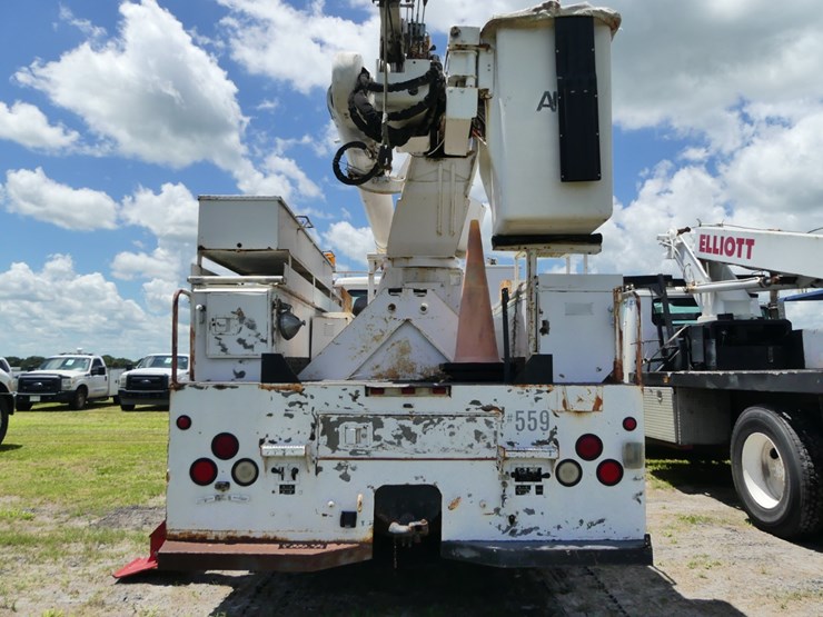 2000-freightliner-fl70-image-11
