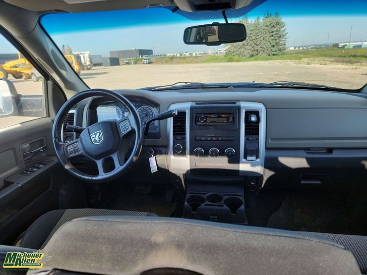 2012-dodge-1500-image-37
