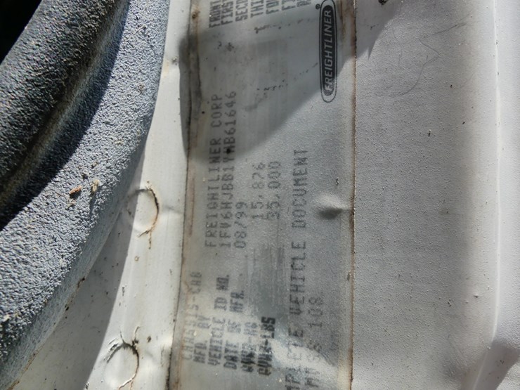 2000-freightliner-fl70-image-19