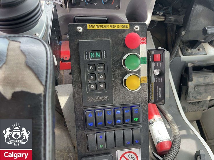 2016-freightliner-m2-106-image-17