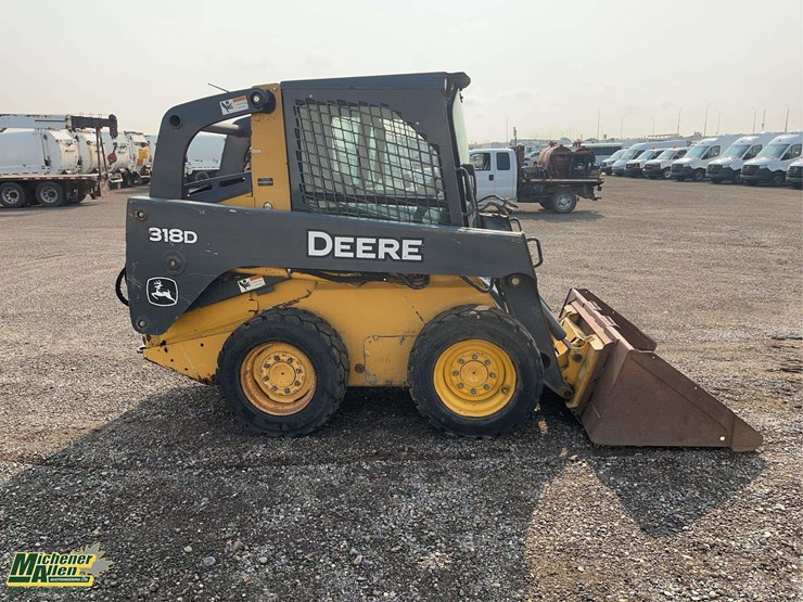 2011-deere-318d-image-8