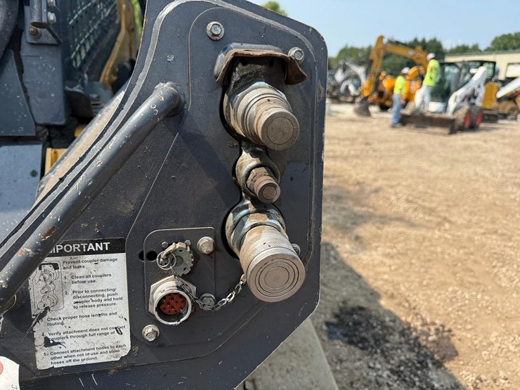2019-deere-333g-image-11