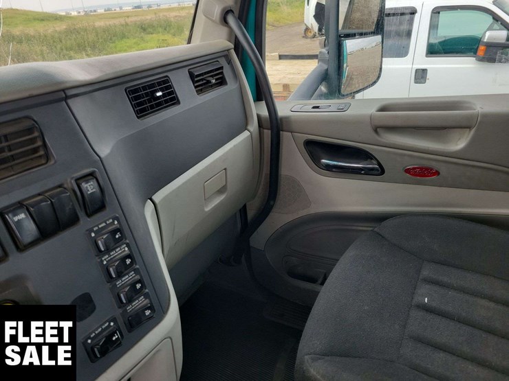 2018-peterbilt-579-image-26