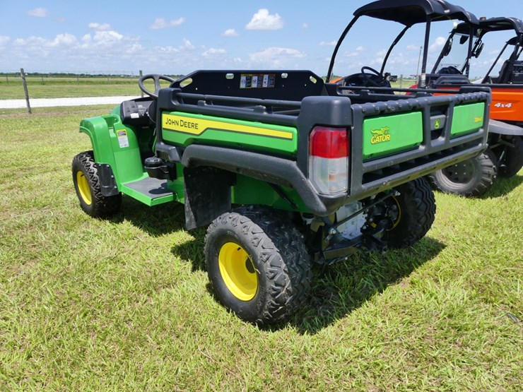 2024-john-deere-gator-image-4
