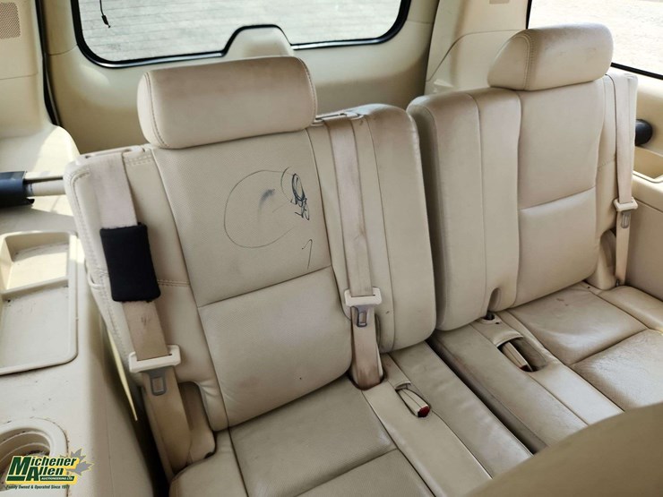 cadillac-escalade-esv-image-32
