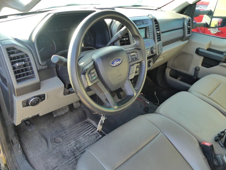 2021-ford-f350-xl-image-15