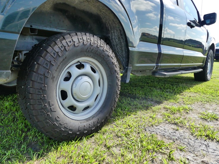 2021-ford-f150-xl-image-6