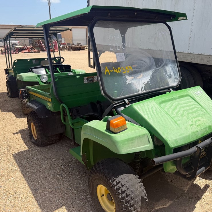 JOHN DEERE GATOR
