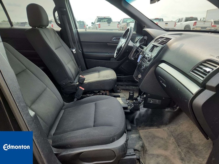 2016-ford-explorer-image-26