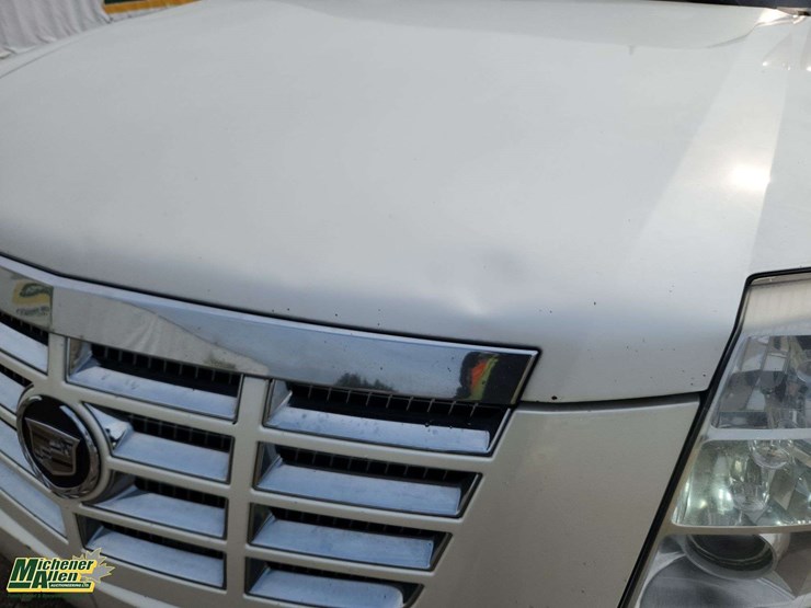 cadillac-escalade-esv-image-42